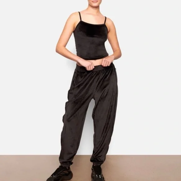SKIMS Black Velour Jogger Pants Women's Size M Soot Elastic Waist AP-LEG-0887 - Picture 7 of 9